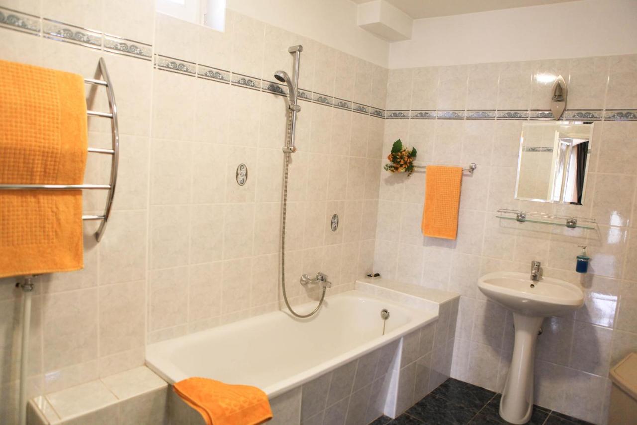 Barokk Antik Guest House Kecskemet Room photo