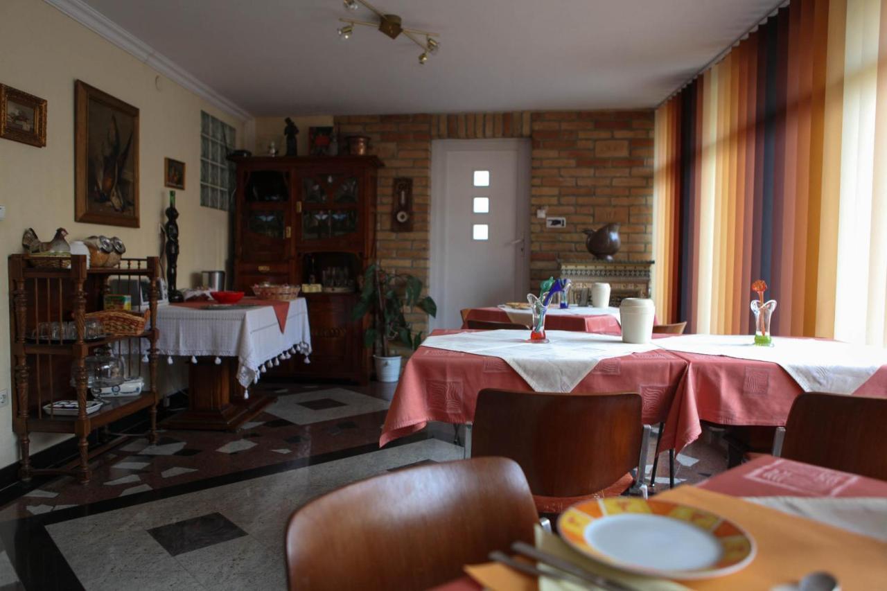 Barokk Antik Guest House Kecskemet Exterior photo