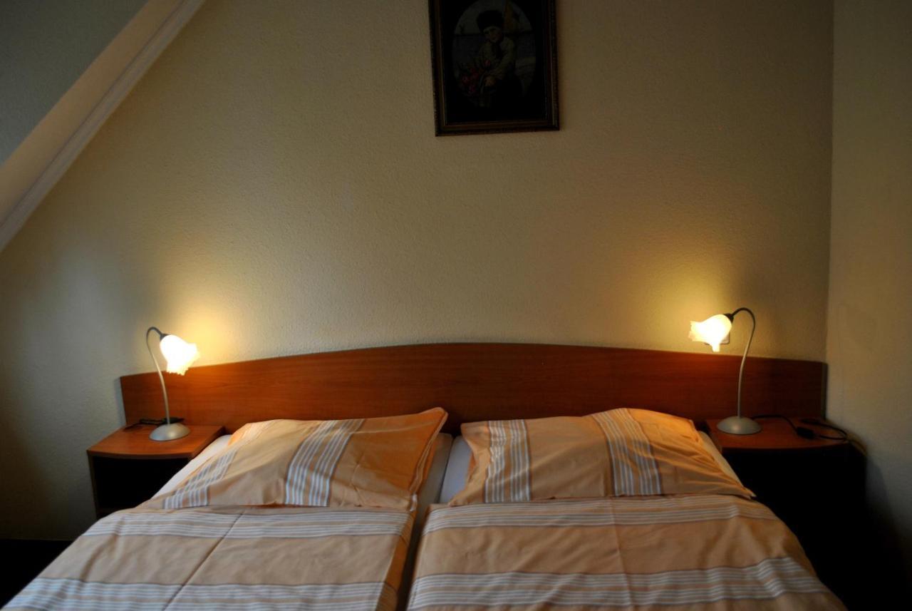 Barokk Antik Guest House Kecskemet Room photo