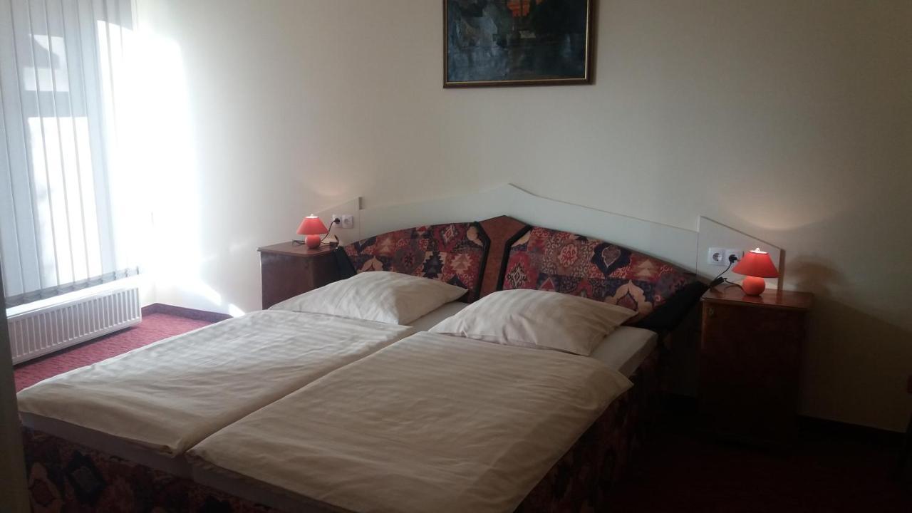Barokk Antik Guest House Kecskemet Exterior photo
