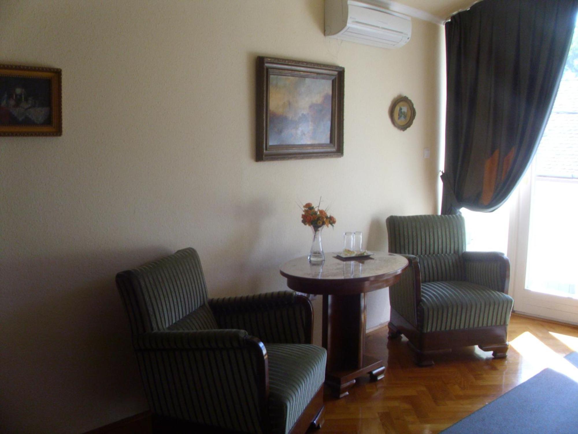 Barokk Antik Guest House Kecskemet Room photo