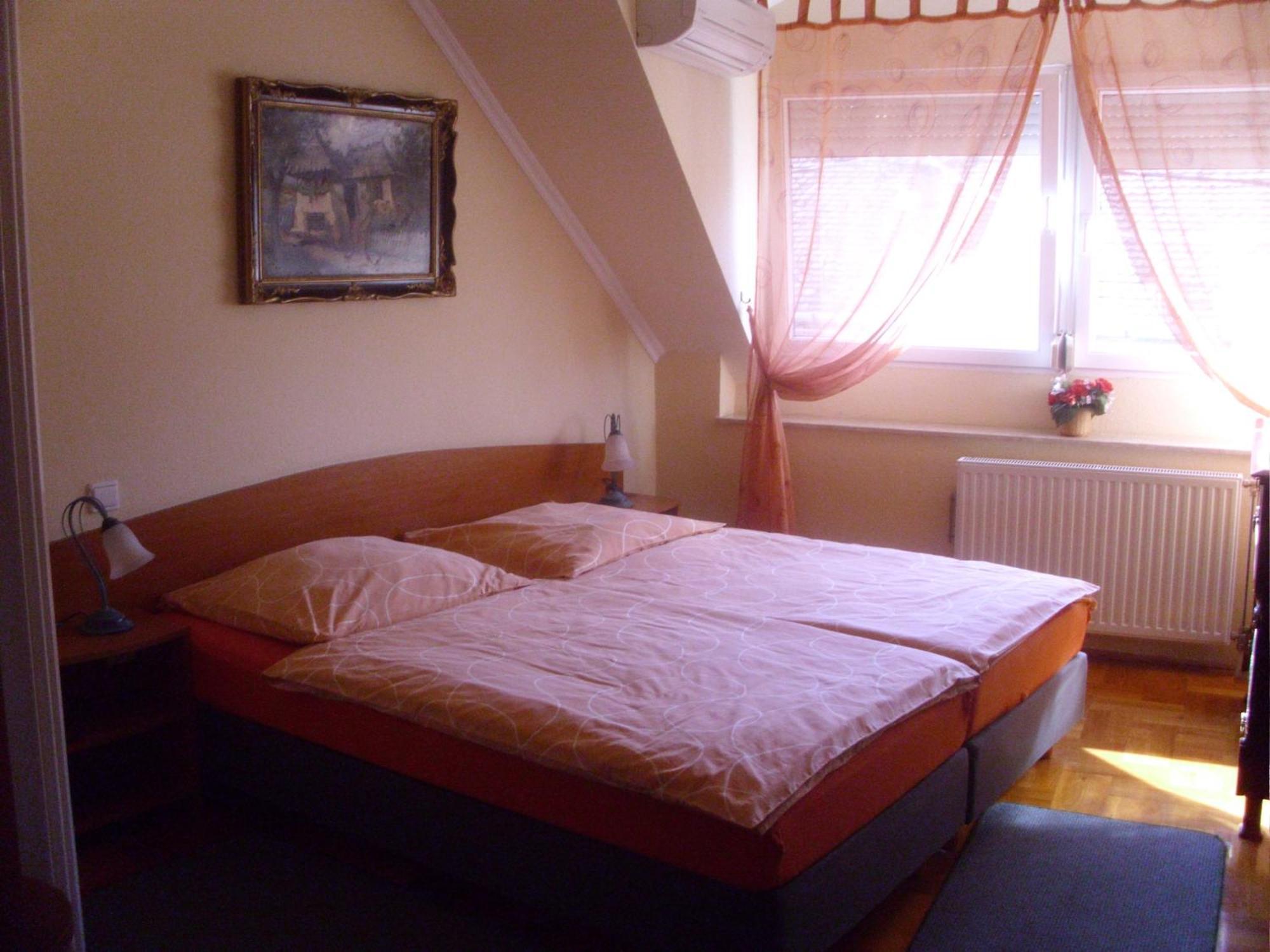 Barokk Antik Guest House Kecskemet Room photo